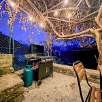 7 Min To - Peaceful Mountain Retreat בקתה